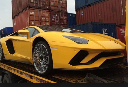 Sieu xe Aventador S ngon hon 4 ty phi truoc ba tai VN